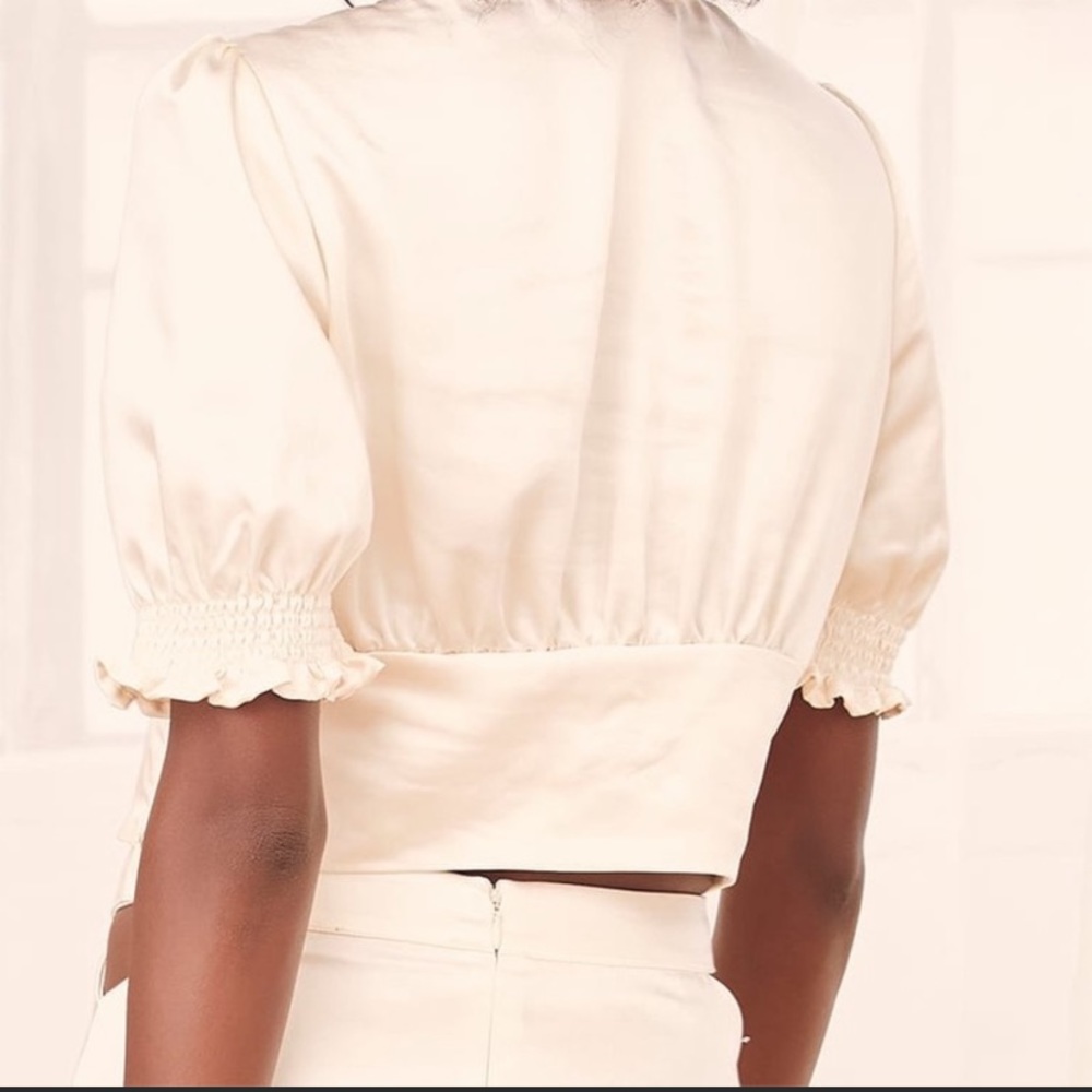 NWT Lulu’s satin puff sleeve tie-front crop top - Picture 7 of 7